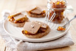 canapé foie gras confit d'oignons 13
