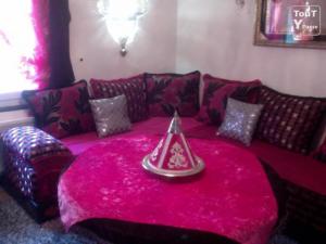 canapé marocain rose et noir 4